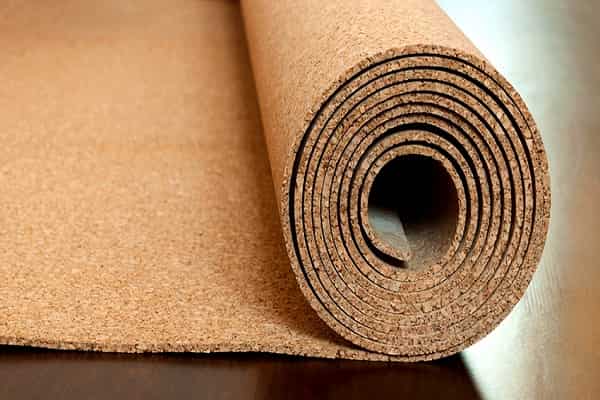 kung paano i-insulate ang sahig sa ilalim ng linoleum: pag-back ng cork