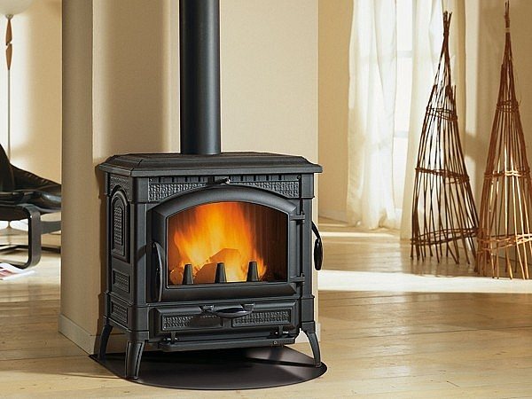 Cast iron wall-mount firebox