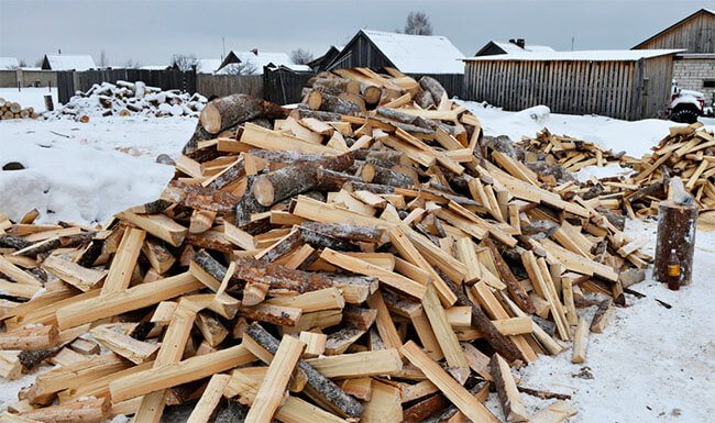 Brænde med sne (foto)