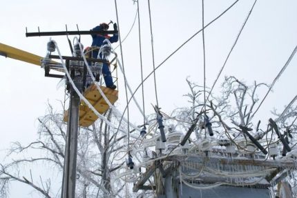 Tenaga elektrik menghilangkan kesan hujan beku