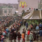 Снимка: първите McDonalds в Русия предизвикаха безумно вълнение