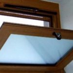 Transom window