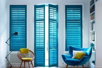 Mga Pintuang Blue Blinds