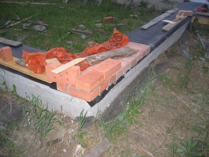 Paano mahihinuha ang zero sa isang brick sa isang pundasyon - mga pamamaraan, tagubilin, payo mula sa mga bricklayer