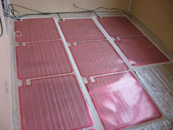 Pag-init ng underfloor ng carbon: rod infrared mat, electric carbon sa ilalim ng nakalamina at mga pagsusuri