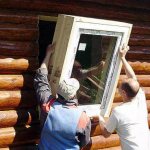 Image d'une fenêtre dans une maison en bois