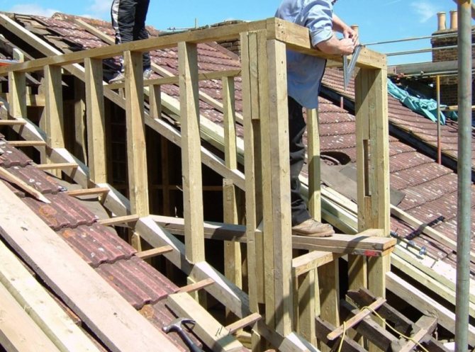 Larawan ng Pag-install ng isang skylight sa bubong