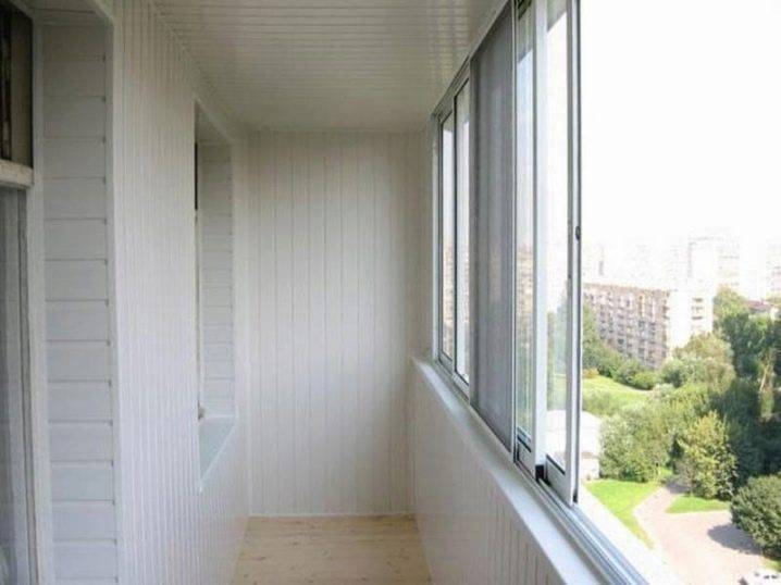 Lounge area on the balcony: resting place without leaving the apartment