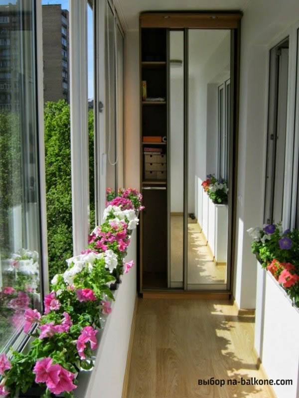 Lounge area on the balcony: resting place without leaving the apartment