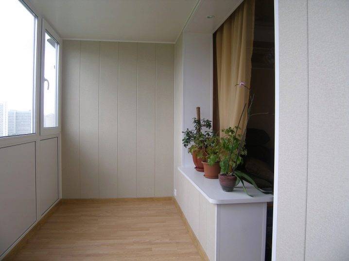 Lounge area on the balcony: resting place without leaving the apartment