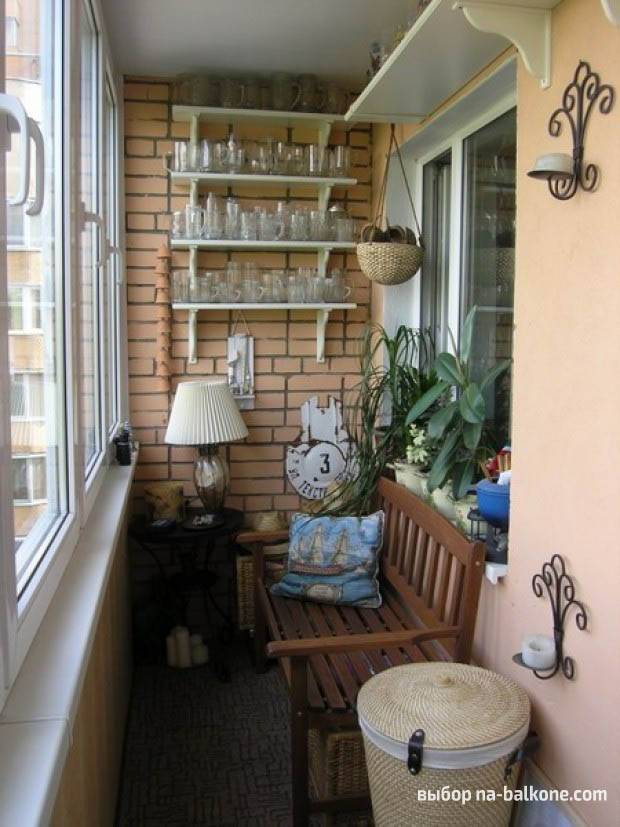 Lounge area on the balcony: resting place without leaving the apartment