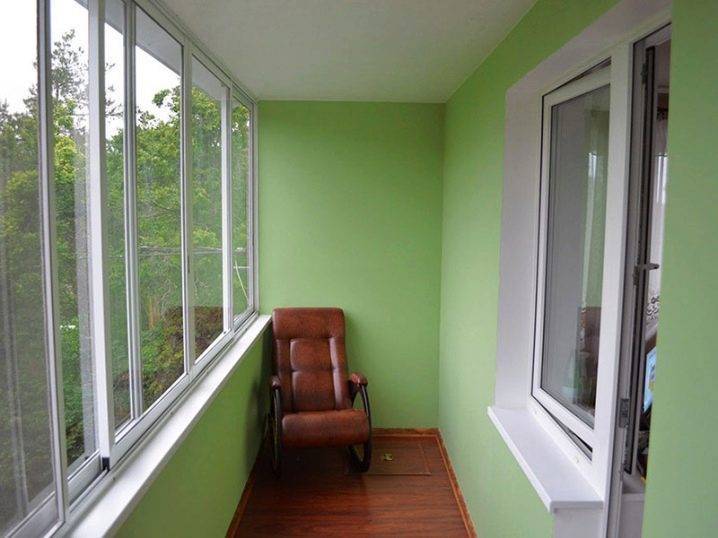 Lounge area on the balcony: resting place without leaving the apartment