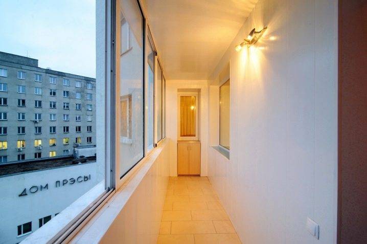 Lounge area on the balcony: resting place without leaving the apartment