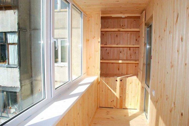 Lounge area on the balcony: resting place without leaving the apartment