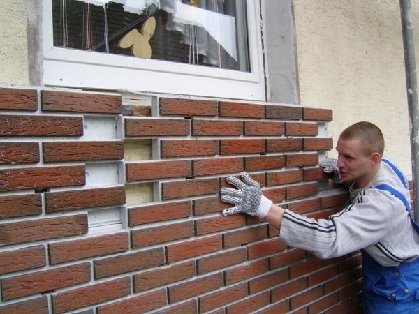 Pag-install ng mga clinker panel