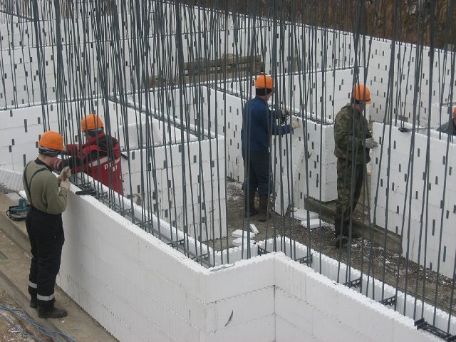 naayos na formwork para sa base ng bula