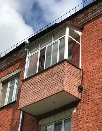 Parapet på balkonen