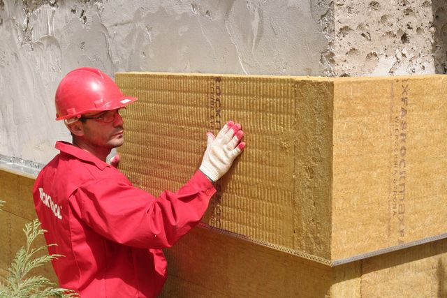 Pinapayagan ng mga ROCKWOOL slab na dumaan ang singaw ng tubig - mananatili ang mga pader na {amp} quot; humihinga {amp} quot;