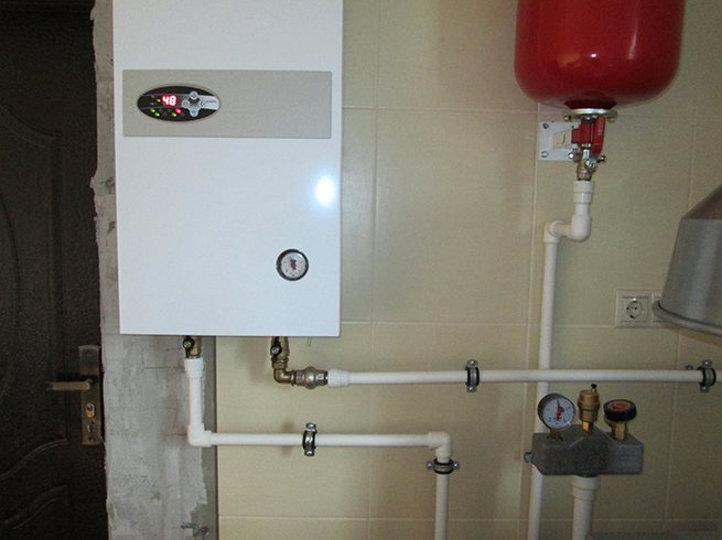 Nagtatrabaho electric boiler