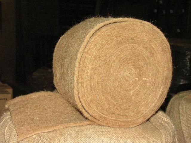 Ang isang rolyo ng linen-jute felted mezhventsovy pagkakabukod