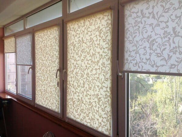 roller blinds na may kahon