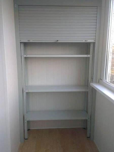 shelving unit na may roll-away door