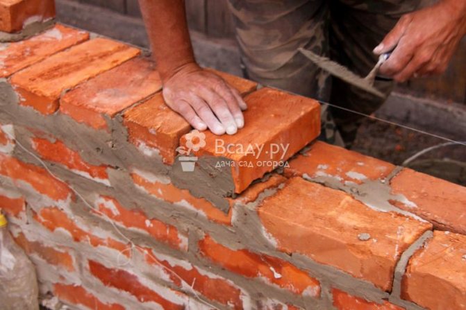 Ang pagtula sa dingding ng kalan para sa isang paliguan gamit ang iyong sariling mga kamay mula sa mga brick