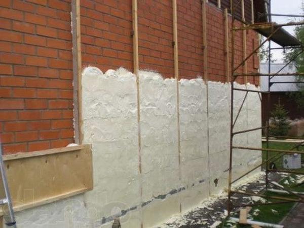 Pagkakabukod ng isang brick wall mula sa loob ng mineral wool